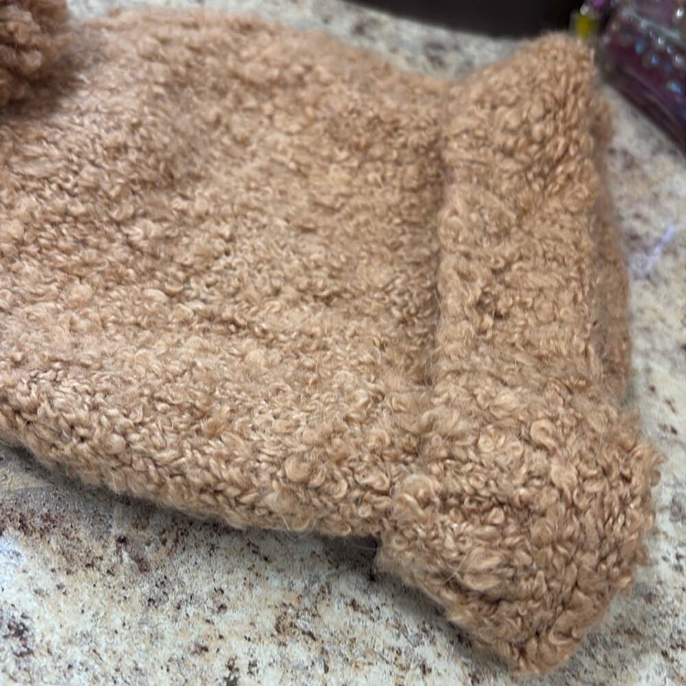 Levi's NWT OS Tan Knit alpaca blend Beanie with Pom-Pom hat - Picture 4 of 6